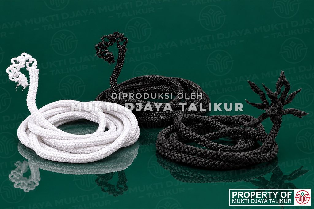 Talikur anyaman hitam, putih, dan warna-warni sebagai ilustrasi perbedaan bahan talikur PP, POY, dan Polyester.
